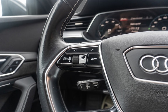 Audi e-tron 22 of 28