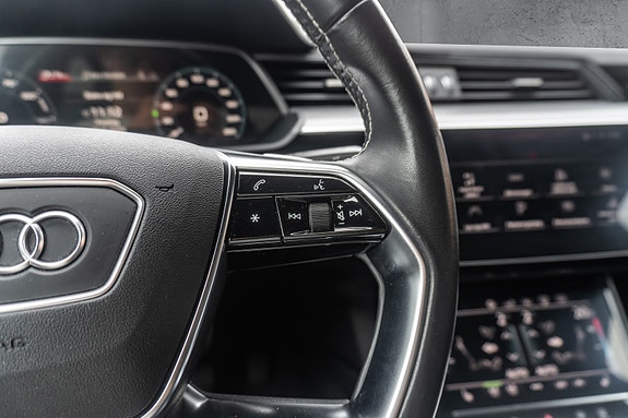 Audi e-tron 23 of 28