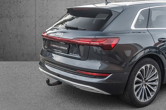 Audi e-tron 7 of 28