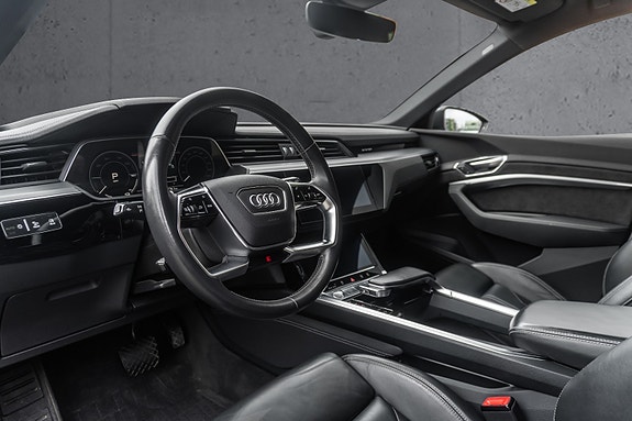 Audi e-tron 13 of 28
