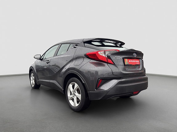 Toyota C-HR 3 of 24