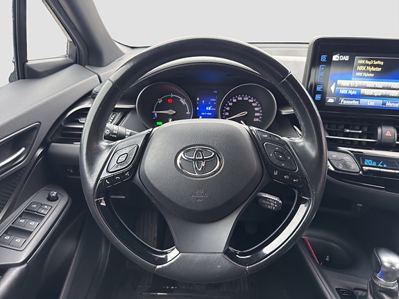 Toyota C-HR 15 of 24