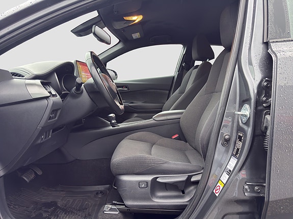 Toyota C-HR 11 of 24