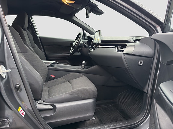 Toyota C-HR 20 of 24