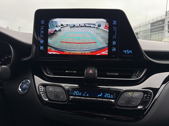 Toyota C-HR 18 of 24