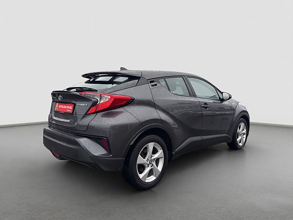 Toyota C-HR 6 of 24