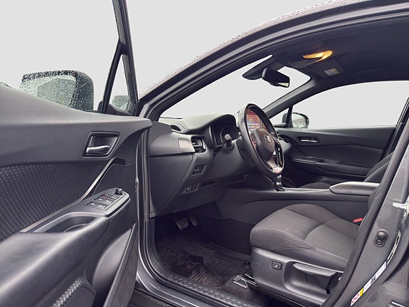 Toyota C-HR 10 of 24