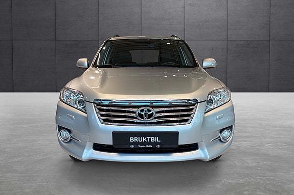 Toyota RAV4 8 of 23