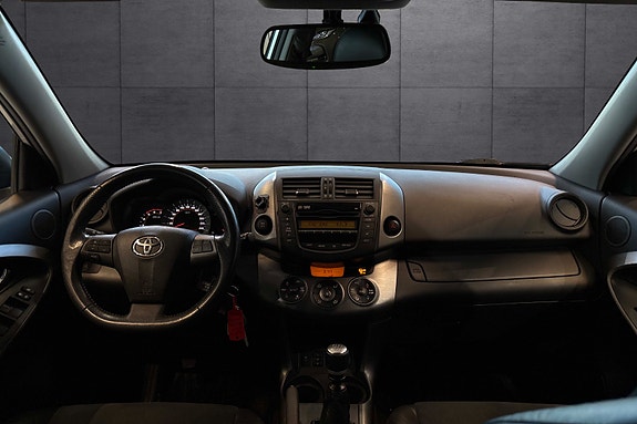 Toyota RAV4 10 of 23