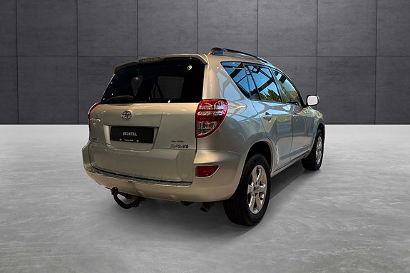 Toyota RAV4 5 of 23