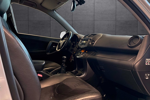 Toyota RAV4 15 of 23