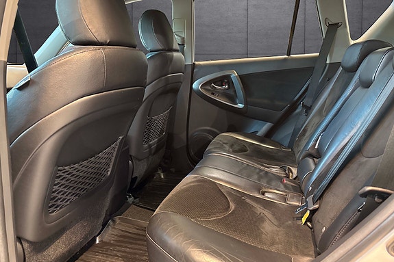 Toyota RAV4 14 of 23
