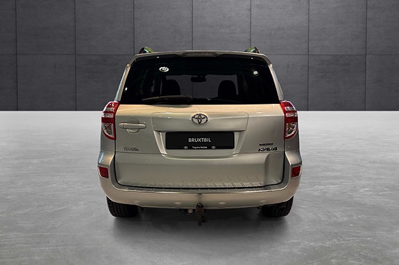 Toyota RAV4 4 of 23