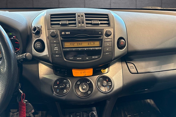 Toyota RAV4 11 of 23