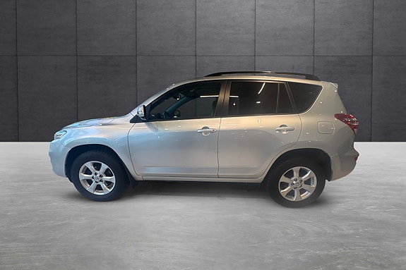 Toyota RAV4 2 of 23
