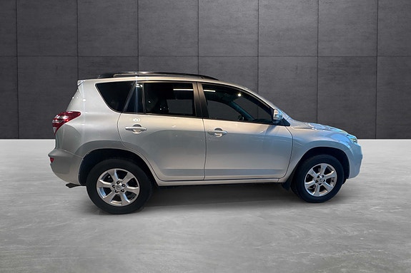 Toyota RAV4 6 of 23