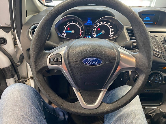 Ford Fiesta 11 of 18
