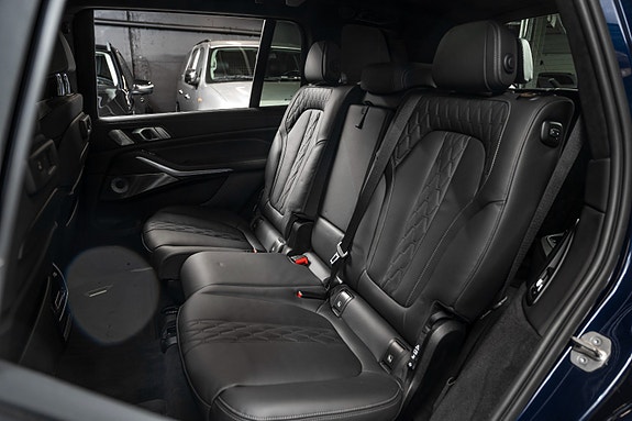 BMW X7 22 of 30
