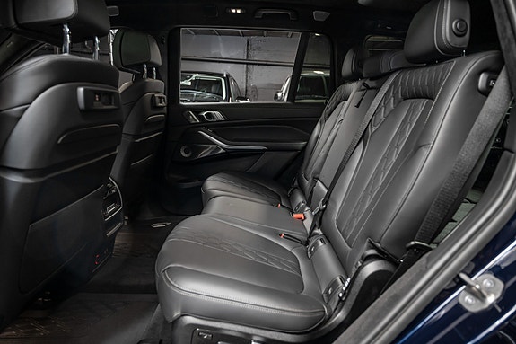 BMW X7 21 of 30