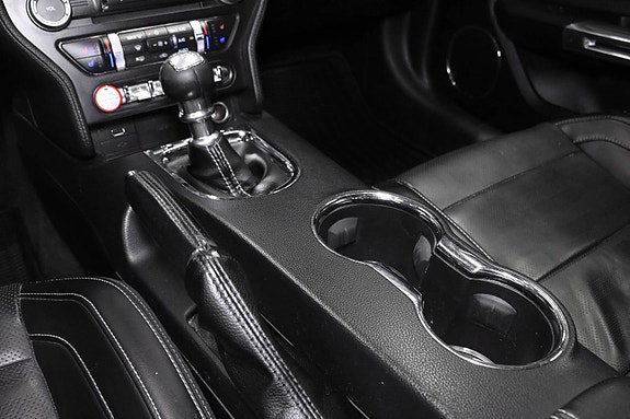 Ford Mustang 27 of 30
