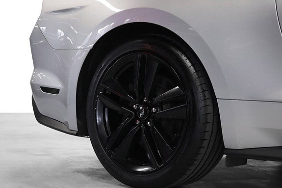 Ford Mustang 8 of 30