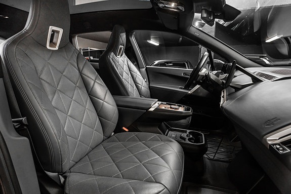 BMW iX 29 of 30