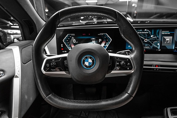 BMW iX 18 of 30