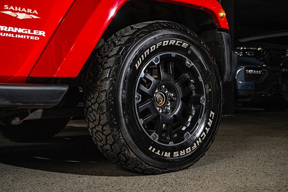 Jeep Wrangler Unlimited 14 of 30