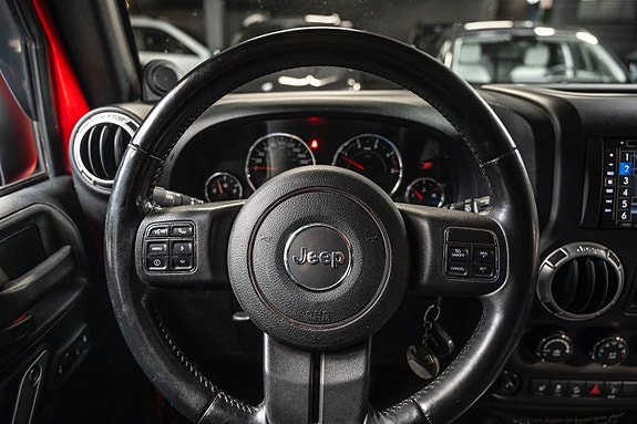 Jeep Wrangler Unlimited 18 of 30