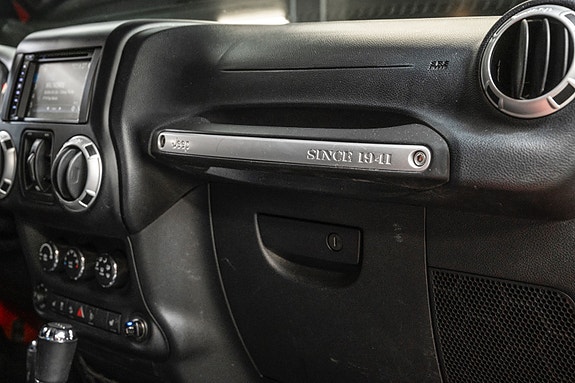 Jeep Wrangler Unlimited 27 of 30