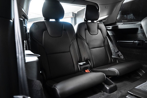 Volvo XC90 16 of 30