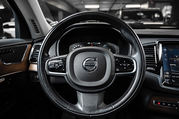 Volvo XC90 18 of 30
