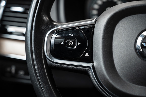 Volvo XC90 19 of 30