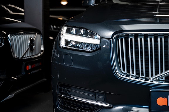Volvo XC90 4 of 30