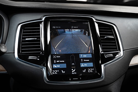 Volvo XC90 25 of 30