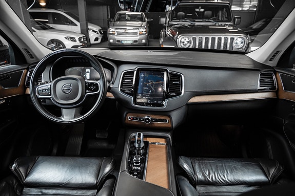 Volvo XC90 17 of 30