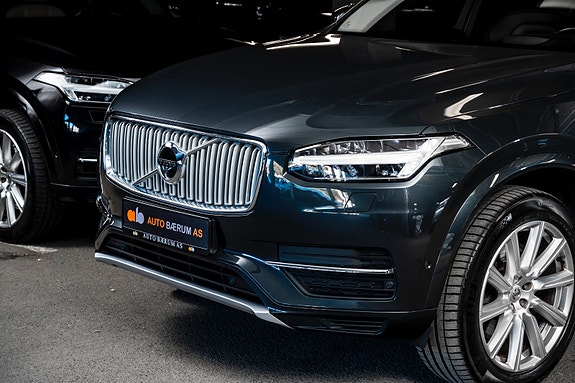 Volvo XC90 2 of 30