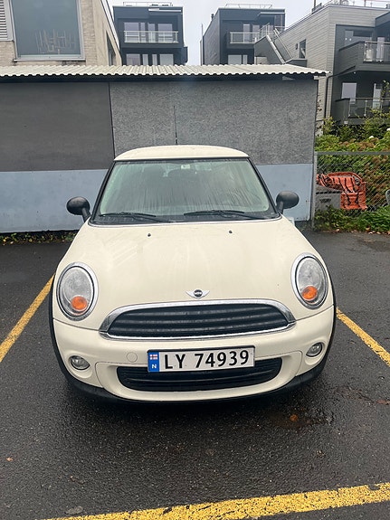 MINI One 7 of 15