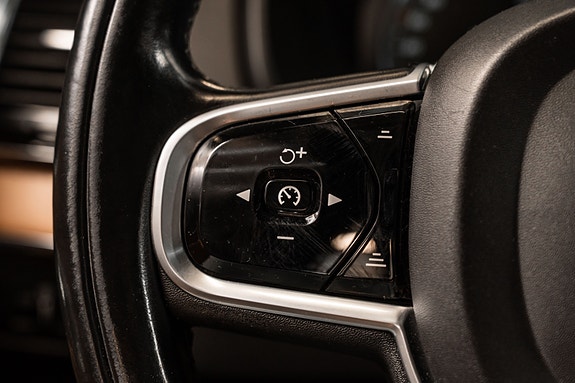 Volvo XC90 19 of 30