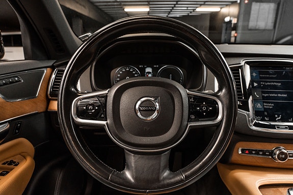 Volvo XC90 18 of 30