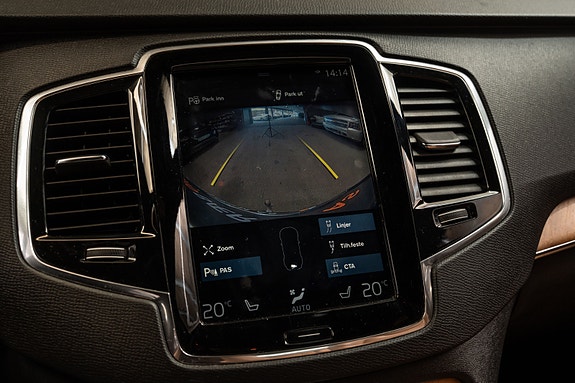 Volvo XC90 24 of 30