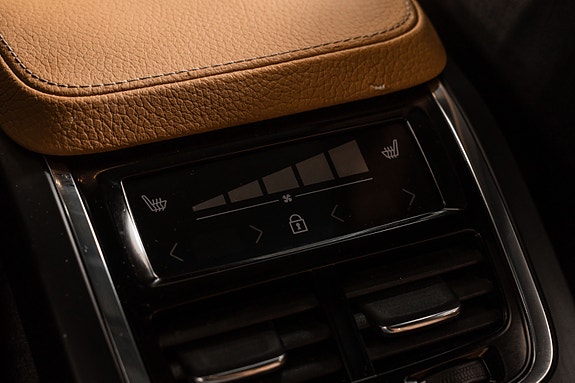 Volvo XC90 16 of 30