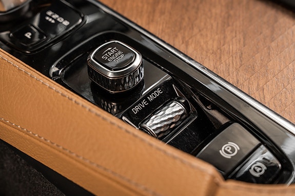 Volvo XC90 11 of 30