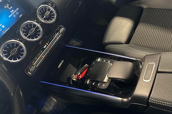 Mercedes-Benz EQA300 15 of 22