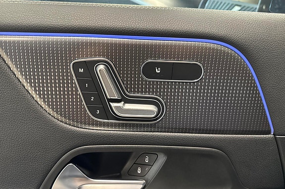Mercedes-Benz EQA300 19 of 22