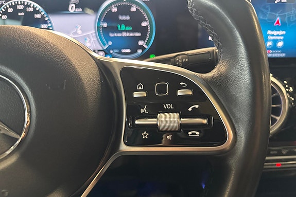 Mercedes-Benz EQA300 16 of 22