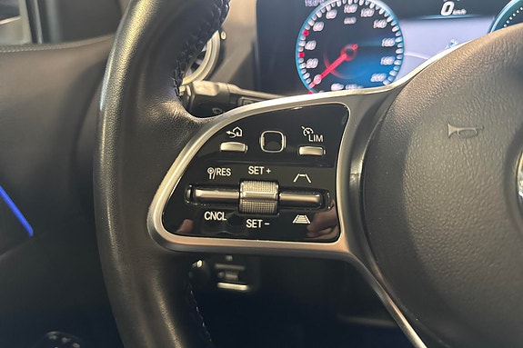 Mercedes-Benz EQA300 17 of 22