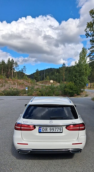 Mercedes-Benz E300 de 4 of 30