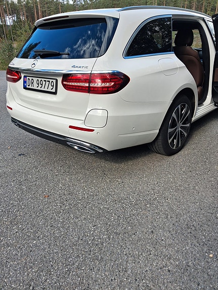 Mercedes-Benz E300 de 2 of 30