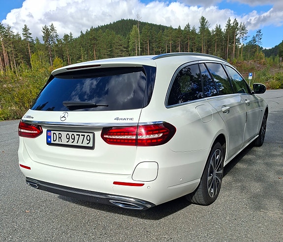 Mercedes-Benz E300 de 17 of 30